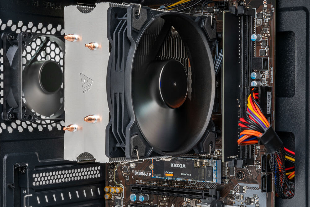 Komputer XQUANTUM XQR3R8S500-XA4 R3-4300G 8GB RAM 500GB SSD chłodzenie wentylator radiator temperatura ciepło