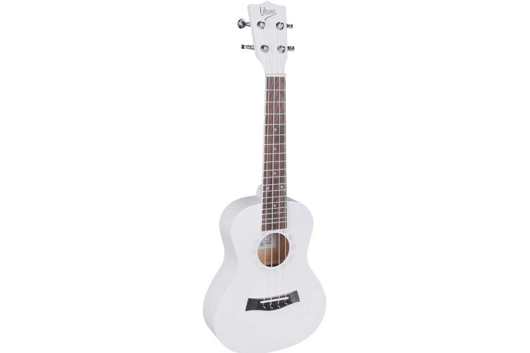Białe ukulele z czterema strunami i drewnianym gryfem. Na główce widoczne jest logo \'V-TONE\'.