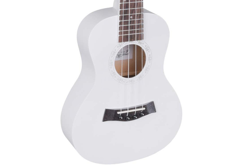 Białe ukulele koncertowe z czterema strunami i ozdobnym wzorem wokół otworu rezonansowego. Widoczne są elementy mostka i podstrunnicy.