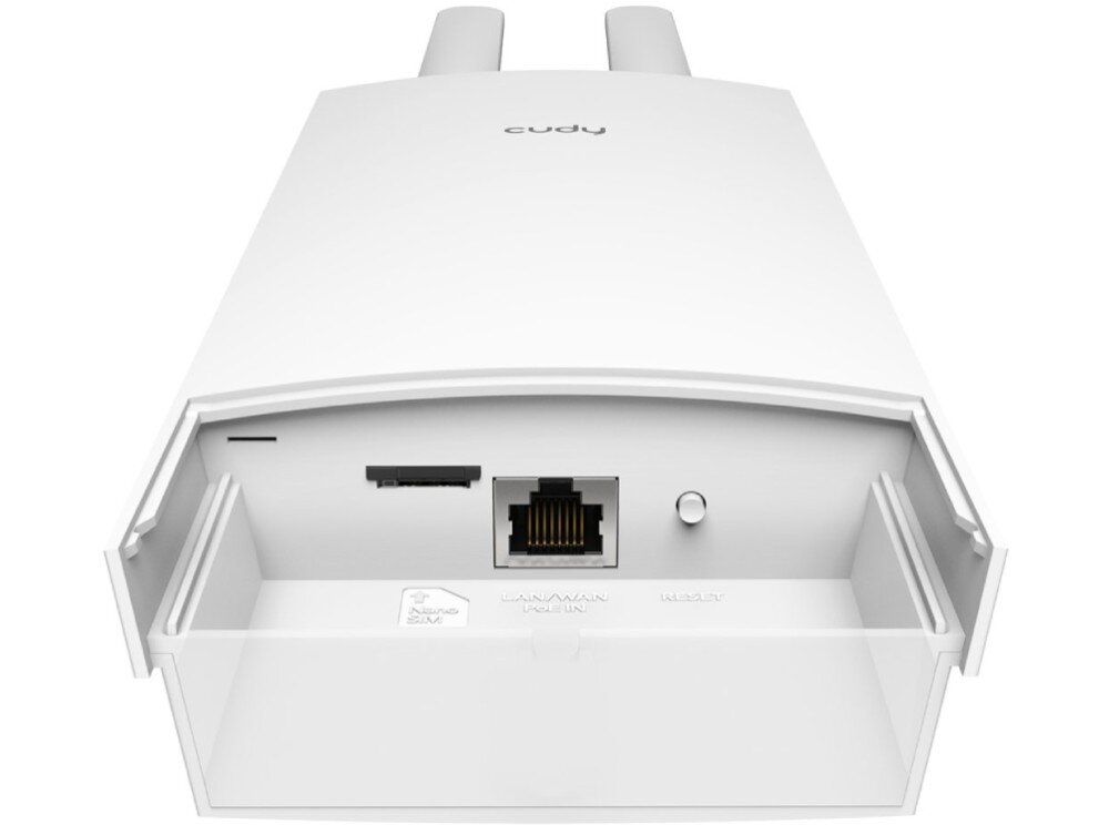 Router CUDY LT500 Outdoor Widok od spodu na zewnętrzny router z widocznym portem Ethernet, gniazdem na kartę SIM i przyciskiem reset, podłączenie, konfiguracja