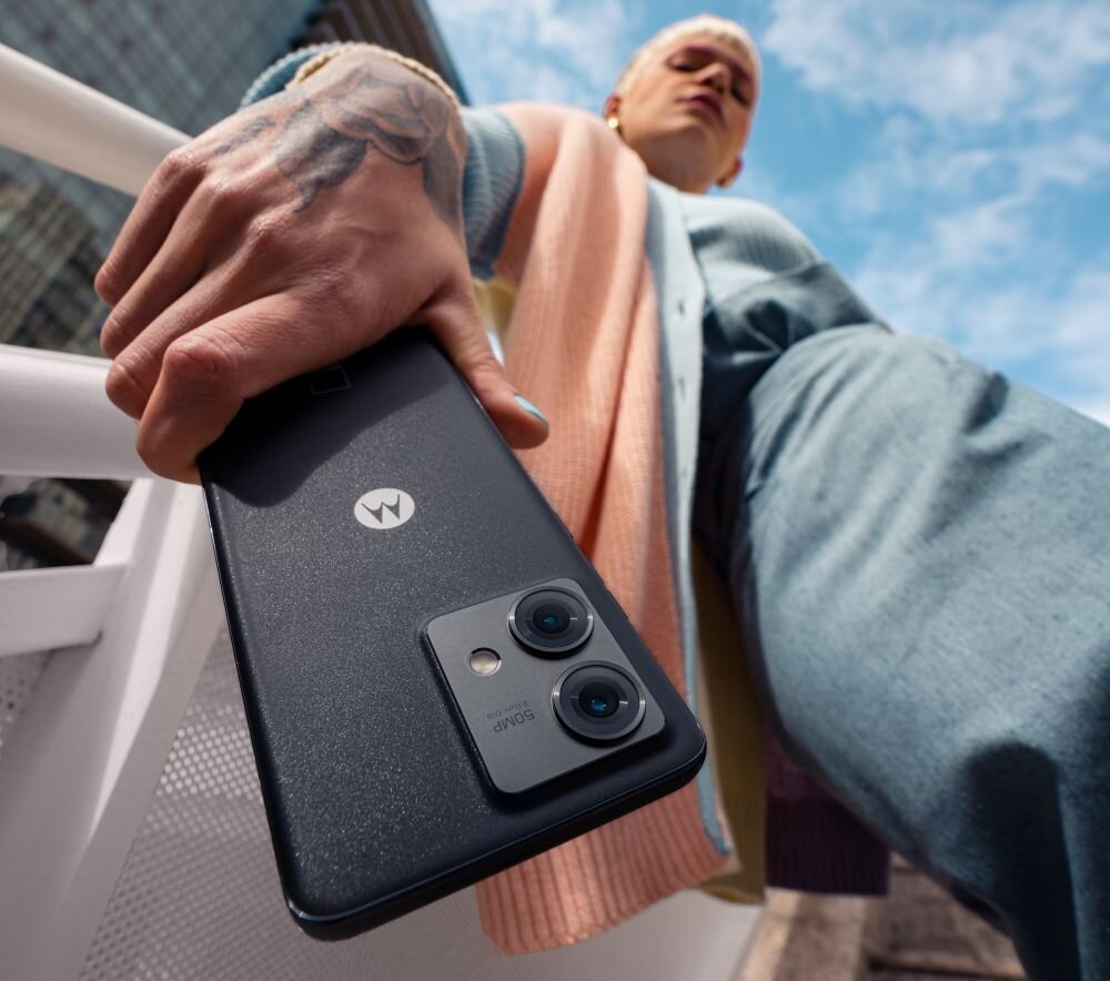 Smartfon MOTOROLA edge 40 neo ekran bateria aparat procesor ram pamięć pojemność rozdzielczość zdjęcia filmy opis dane cechy blokady system łączność wifi bluetooth obudowa szkło odporność porty muzyka transfer sieć przekątna matryca waga czujniki oled amoled ips