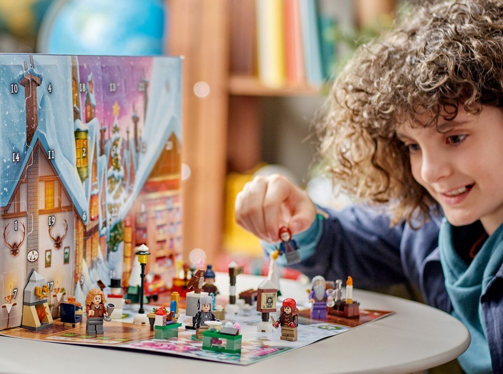 LEGO Harry Potter Kalendarz adwentowy 2023 76418 Hogsmeade