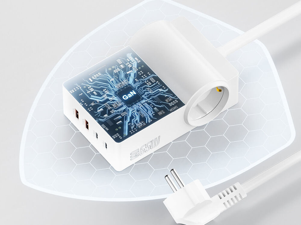 Na obrazie widoczna jest biała ładowarka z kilkoma portami USB oraz napisem \'GaN\' na górnej części, otoczona grafiką przypominającą obwody elektroniczne. Obok znajduje się biały kabel z wtyczką.