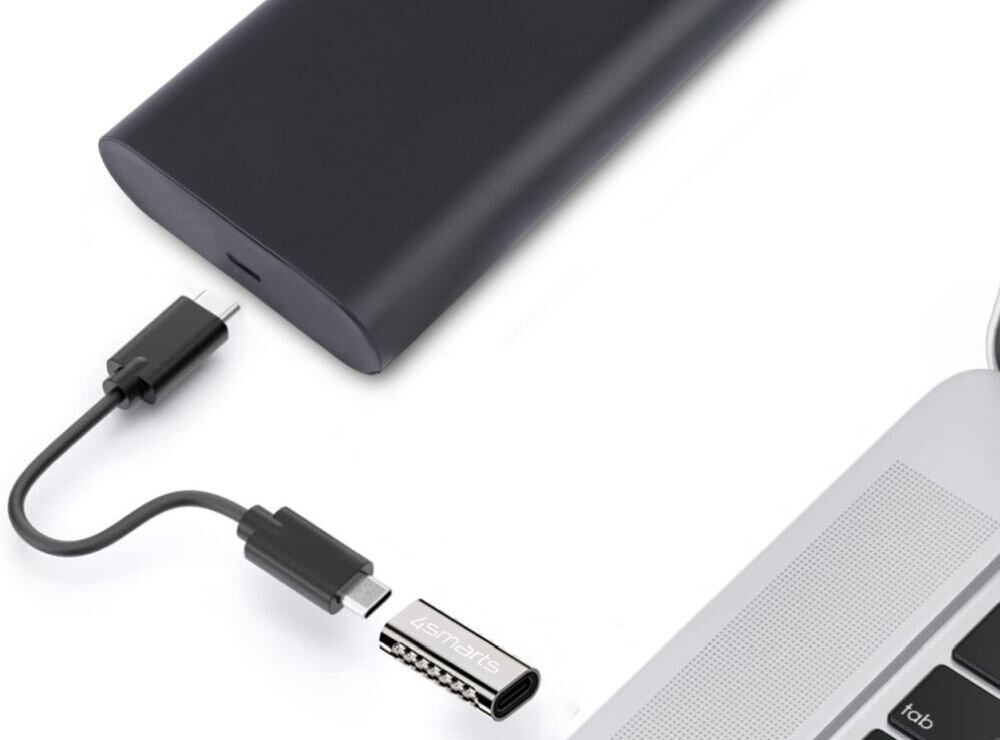 Zestaw adapterów 4SMARTS różnym kątom złączy kompatybilne z USB-C 100 W mocy - adapter obok laptopa i dysku
