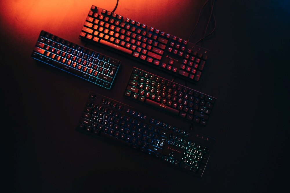 Klawiatura SUREFIRE Kingpin M2 RGB pelna kontrola technologia anti-ghosting zaklocenia rozrywka