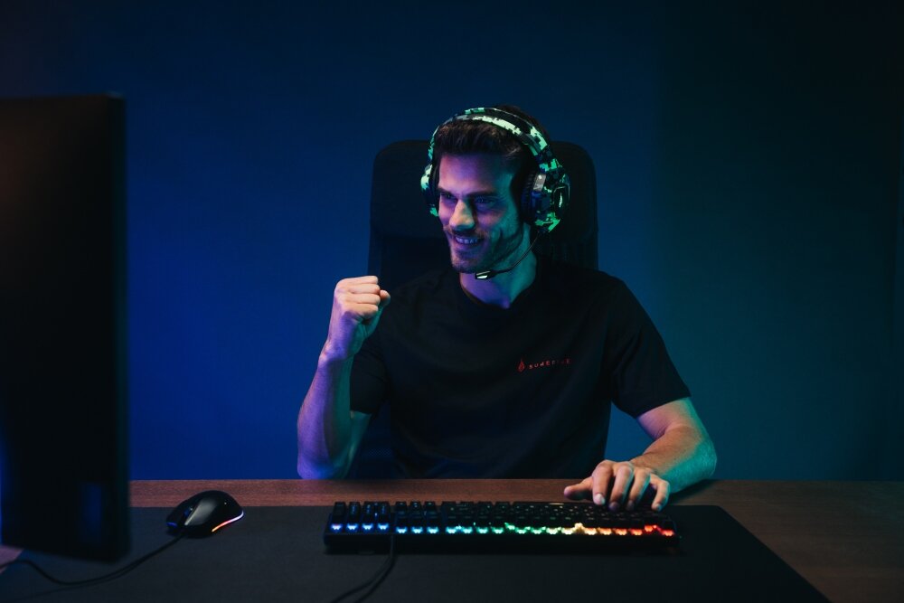 Klawiatura SUREFIRE Kingpin M2 RGB przewod dlugosc kabel wytrzymalosc odpornosc