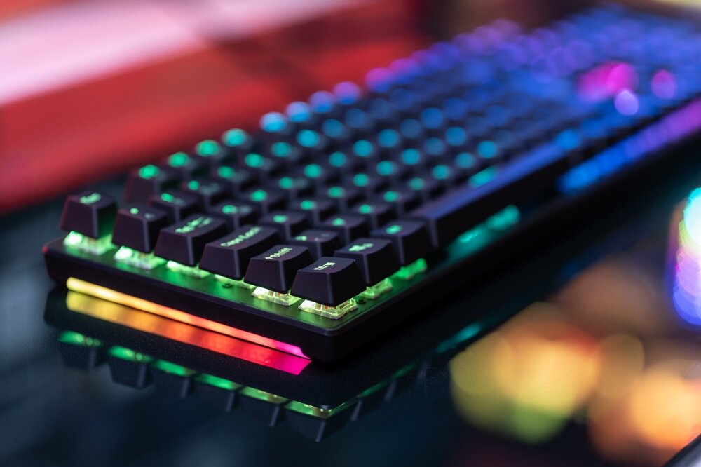 Klawiatura SUREFIRE Kingpin M2 RGB podswietlenie preferencje wyrazne nasycone kolory opcje