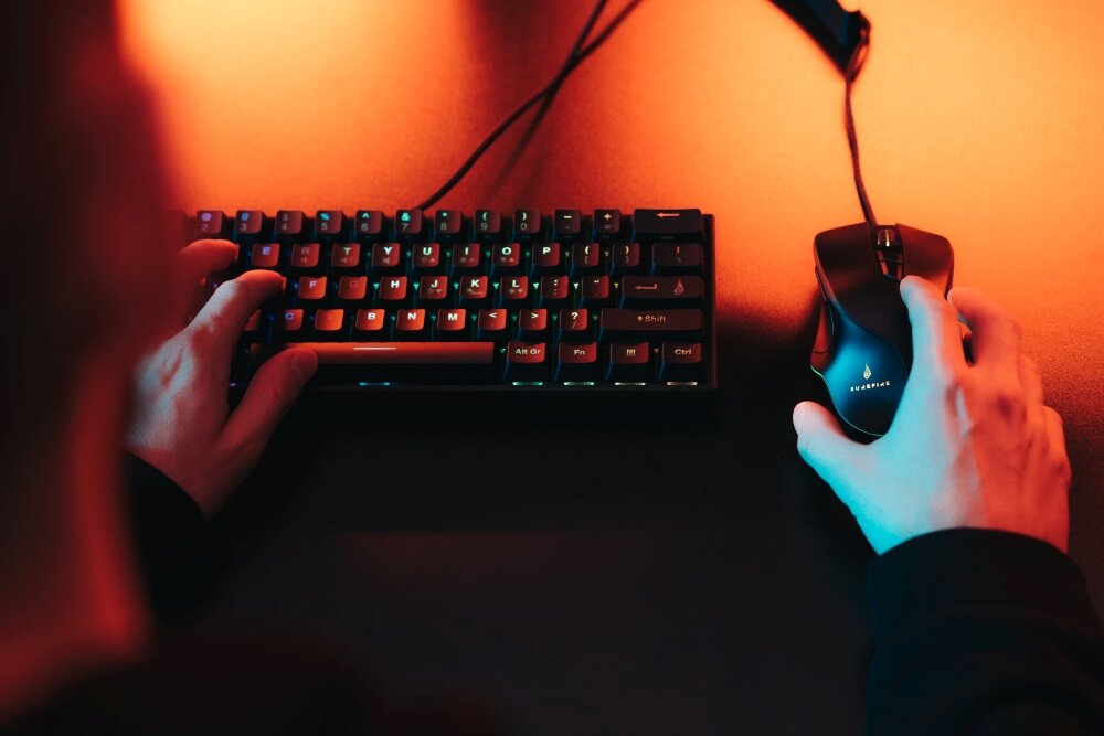 Klawiatura SUREFIRE Kingpin M1 RGB klawisze mulimedialne rozgrywka 50 mln klikniec