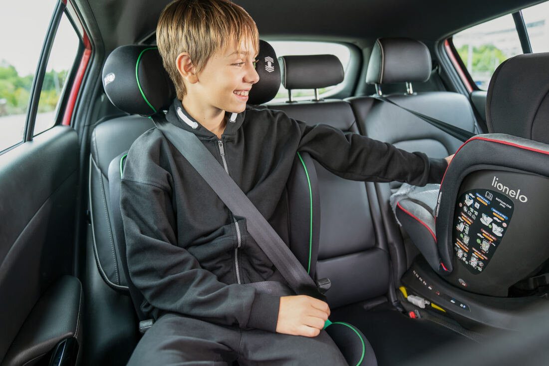 Fotelik samochodowy LIONELO Neal (15-36 kg) Czarny Ochrona boczna  maksymalny komfort wsparcie bezpieczenstwo
