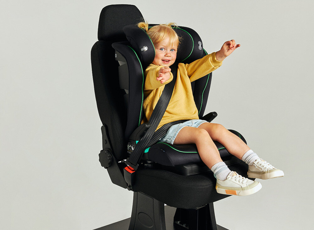 Fotelik samochodowy LIONELO Neal (15-36 kg) Czarny Wygodne użytkowanie szerokie siedzisko wygoda komfort pianka EPE oparcie mozliwosci wypiecie