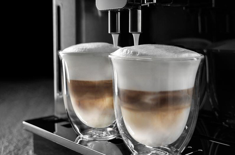 Ekspres DELONGHI Maestos EPAM960.75.GLM system spieniania mleka LatteCrema Specjalna termiczna izolacja karafki funkcja automatycznego czyszczenia