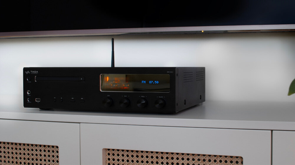 Amplituner TAGA HARMONY HTR-1500 - ładowanie