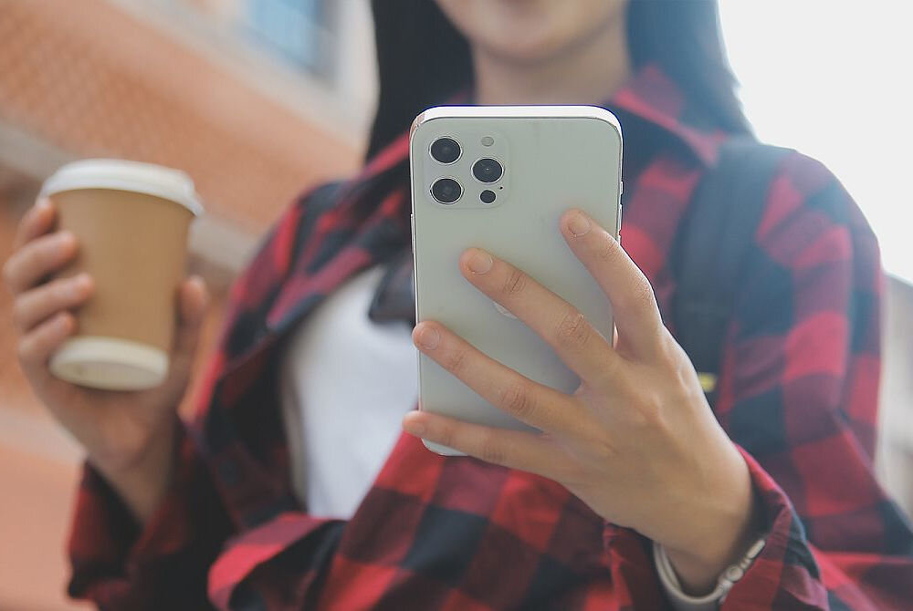 Szkło hartowane na obiektyw MYSCREEN Diamond Glass Camera Lens Cover do Apple iPhone 15 Pro/15 Pro Max Czarny twardość 9h