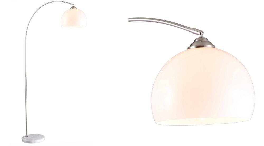 Lampa podłogowa z metalowym łukiem i białym kloszem w kształcie półkuli. Podstawa lampy jest okrągła i wykonana z marmuru.