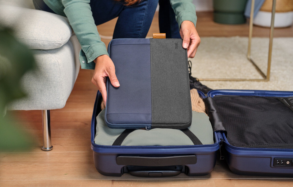 Etui na laptopa TRUST Lisboa 13.3 cali Niebieski wnętrze amortyzacja zamek kompatybilność przekątna