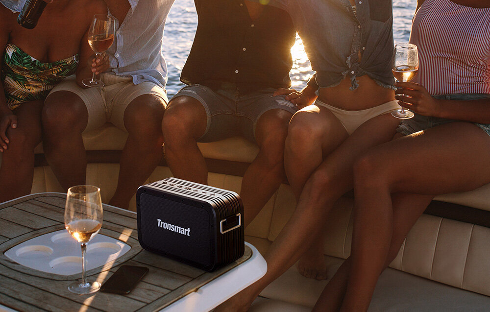 Głośnik mobilny TRONSMART Force Max Czarny łączność bluetooth metraż kabel slot