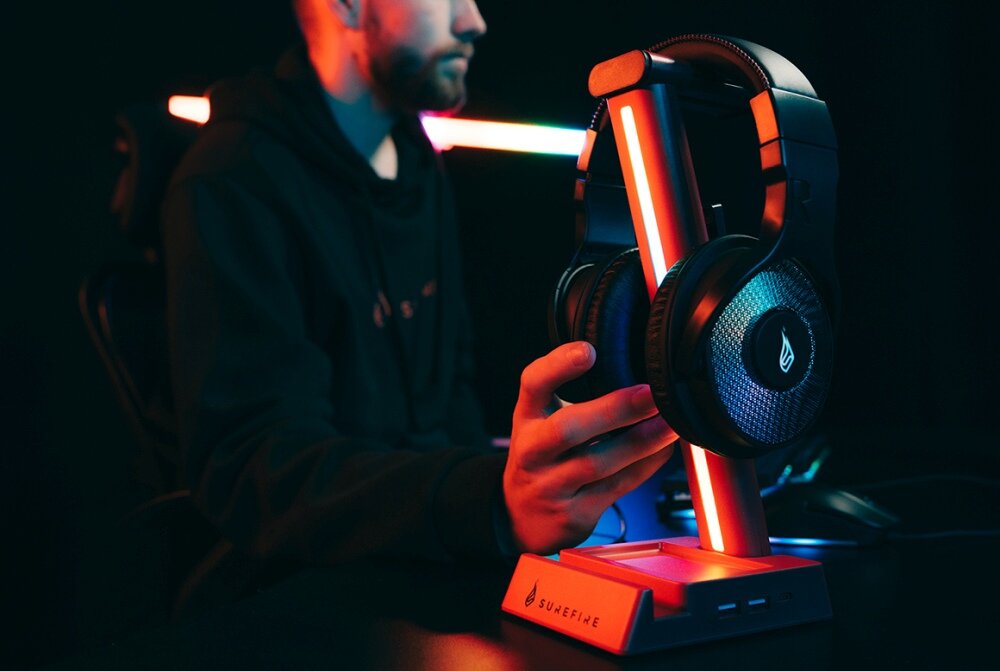 Stojak na słuchawki SUREFIRE Vinson N2 Dual Balance Gaming RGB przechowywanie porządek biurko podstawka telefon organizer kable 2 zestawy słuchawkowe koncentrator USB porty USB-A