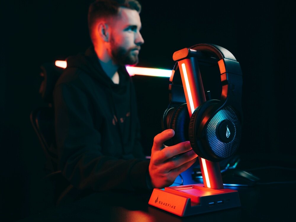 Stojak na słuchawki SUREFIRE Vinson N1 Dual Balance Gaming RGB przechowywanie porządek biurko podstawka telefon organizer kable 2 zestawy słuchawkowe koncentrator USB porty USB-A 