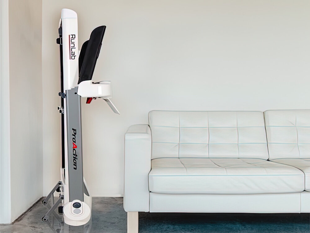 Bieżnia elektryczna BH FITNESS Run Lab G6310 skladana konstrukcja niewielki rozmiary 79 x 32 x 153 cm po zlozeniu kolka transportowe