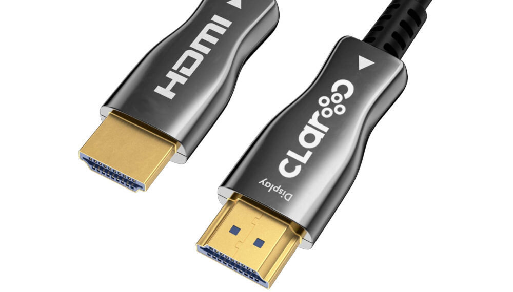 Kabel optyczny HDMI - HDMI CLAROC 60 m cienki giętki przewód łatwy montaż, kabel po skosie na białym tle