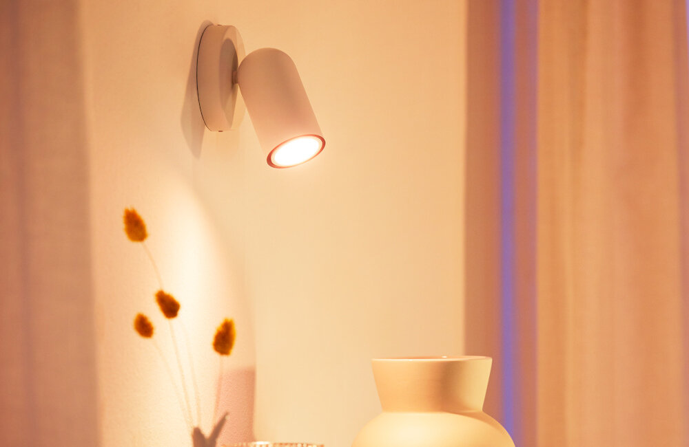 Inteligentna żarówka LED WIZ 929002448102 4.7W GU10 WiFi nastrojowe światło jasne i wyraziste ciepłe przytłumione funkcja całodobowego harmonogramu