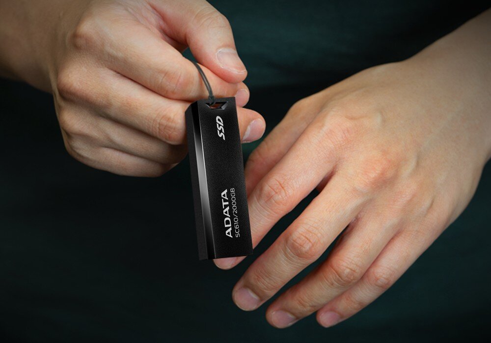 Dysk ADATA SC610 500GB SSD Czarny złącze wysuwanie waga smycz