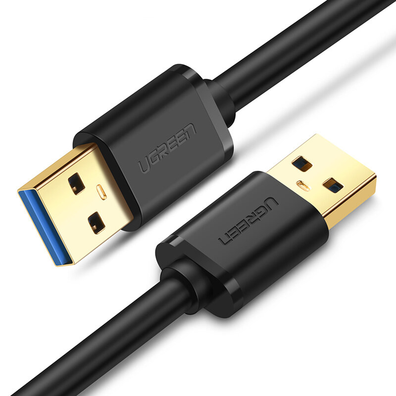 Obraz przedstawia czarny kabel USB 3.0 z dwoma złączami typu A, z widocznymi złotymi końcówkami. Na obudowie złączy znajduje się logo \'UGREEN\'.