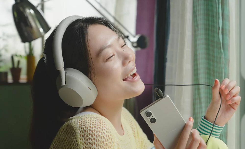 Smartfon SONY Xperia 5 V ekran bateria aparat procesor ram pamięć pojemność rozdzielczość zdjęcia filmy opis dane cechy blokady system łączność wifi bluetooth obudowa szkło odporność porty muzyka transfer sieć przekątna matryca waga czujniki oled amoled ips
