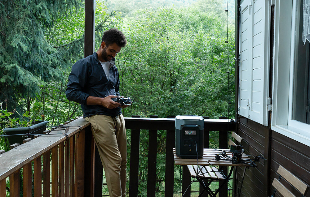 Fotowoltaika balkonowa ECOFLOW Classic Plus Delta 2 stacja DELTA 2 magazynowanie nadwyzek energii mikroinwerter