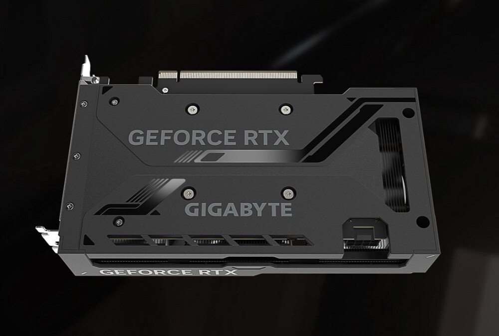 Karta graficzna GIGABYTE GeForce RTX 4060 Ti WindForce OC 8GB Tylny panel karty graficznej z czarną płytą ochronną i napisami 'GeForce RTX' oraz 'Gigabyte', tylny panel, konstrukcja, komponenty