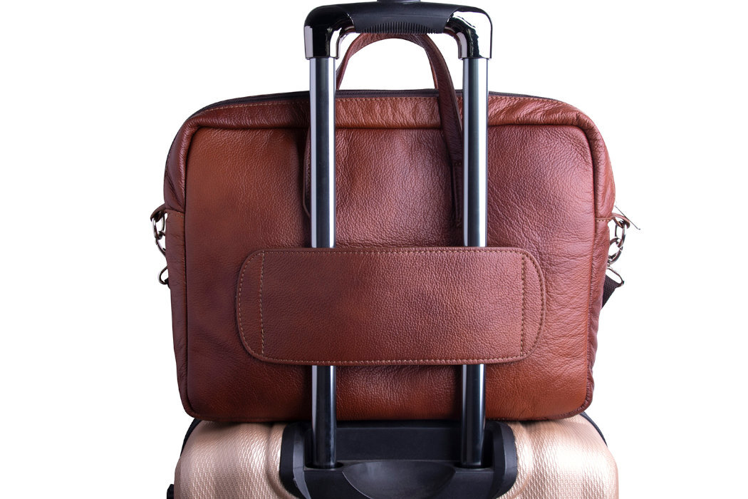 Torba na laptopa BALTAN 15,6 cali Czarny minimalizm elegancja klasyka wygoda podróże produkcja skóra lakier naturalne