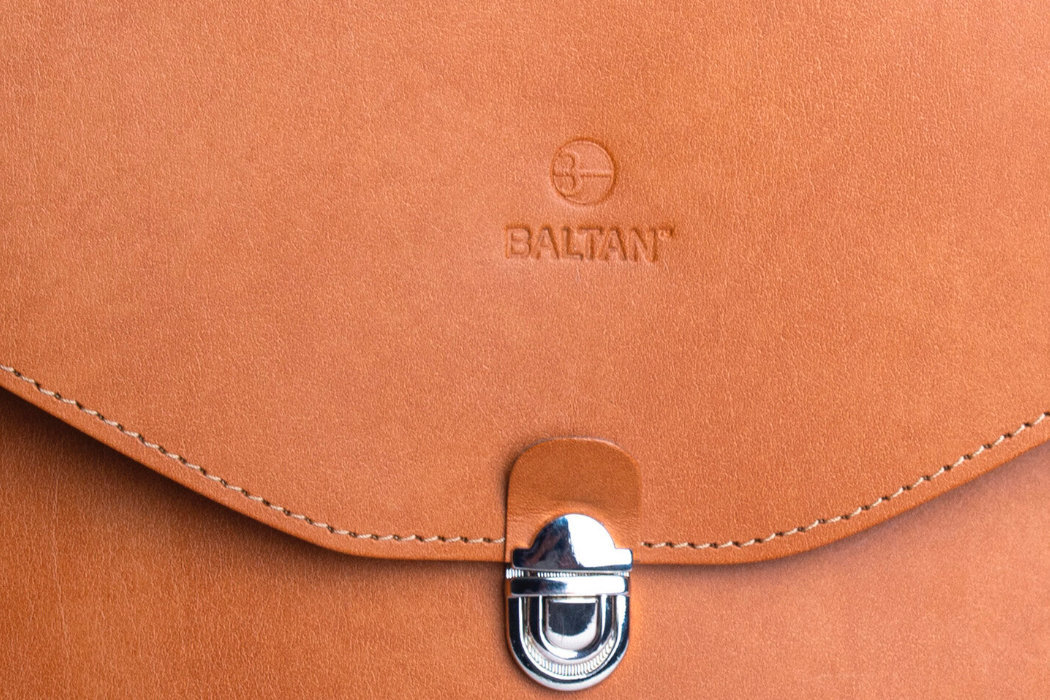 Torba na laptopa BALTAN 15.6 cali Czarny minimalizm elegancja klasyka wygoda podróże produkcja skóra lakier naturalne