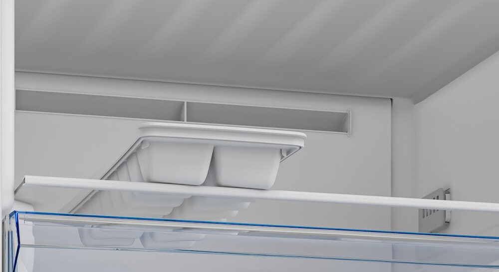 ZAMRAŻARKA BEKO B5RFNE274W Górna część wnętrza zamrażarki z tacką do przygotowywania kostek lodu. Widoczna jest półka oraz pojemniki na lód No Frost bez szronu łatwe użytkowanie wygodne przechowywanie