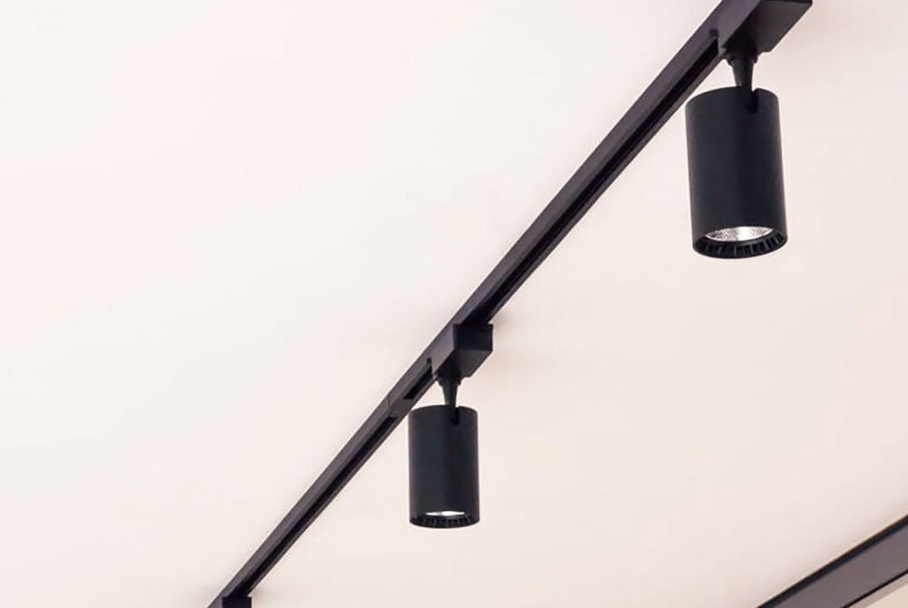 Zestaw szynowy DPM X-Line STR-3XGU10-B Czarny prosty szybki montaz podlaczyc szynoprzewody do przewodow zasilajacych i kostki w zlaczce przymocowac lampe do sufitu reflektory przymocowane w dowolnym miejscu na szynie mozna przesuwac