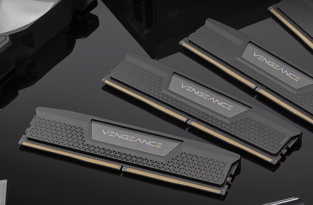 Pamięć RAM CORSAIR Vengeance Zestawienie kilku ujęć modułu pamięci prezentujące go z różnych perspektyw w tym od przodu od boku i z góry