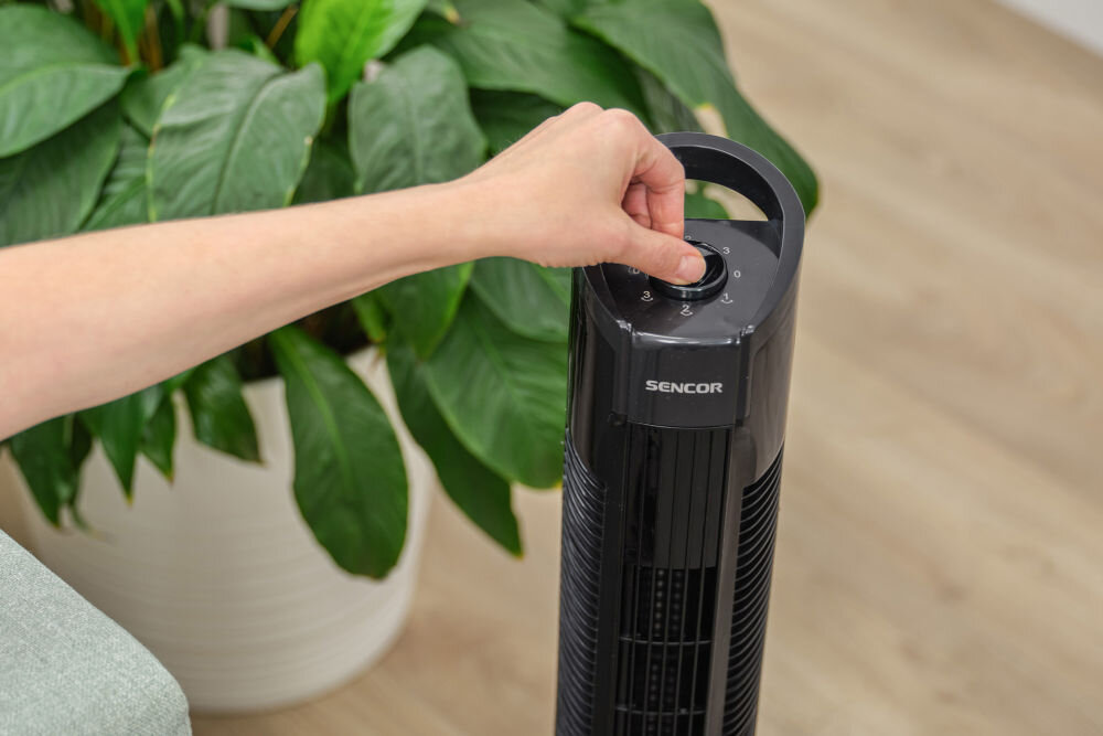 Wentylator kolumnowy SENCOR SFT 3108BK funkcja poziomej oscylacji równomierne rozprowadzenie chłodnego powietrza łatwe ustawienie prędkości klasyczny regulator intuicyjna bezproblemowa obsługa