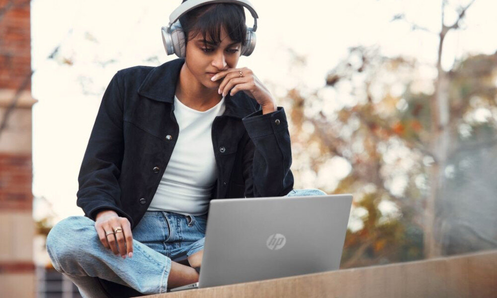 Laptop HP 15S-FQ5113NW 15.6 i3-1215U 8GB RAM 256GB SSD Windows 11 Home podzespoły procesor przeznaczenie pamięć RAM