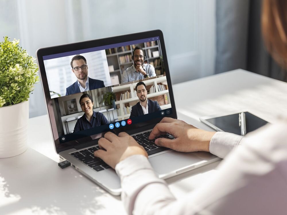 Adapter CREATIVE BT-W3X
                adapter podłączony do laptopa