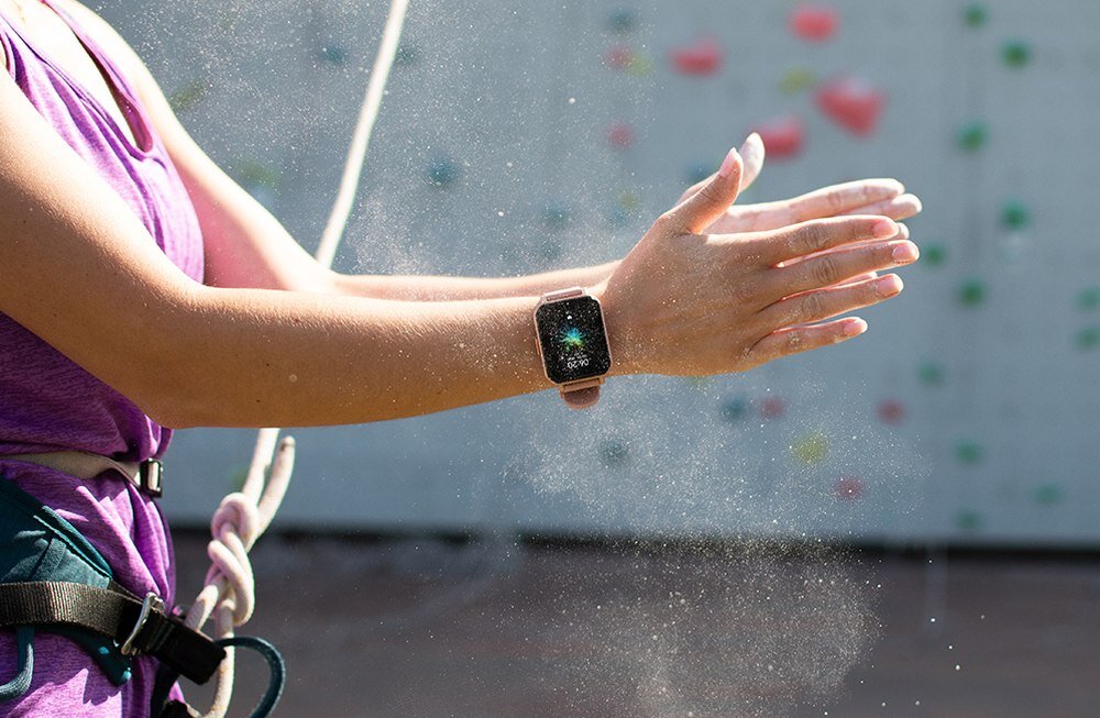 Smartwatch MAXCOM FW56 Carbon Pro ekran bateria czujniki zdrowie sport pasek ładowanie pojemność rozdzielczość łączność sterowanie krew puls rozmowy smartfon aplikacja
