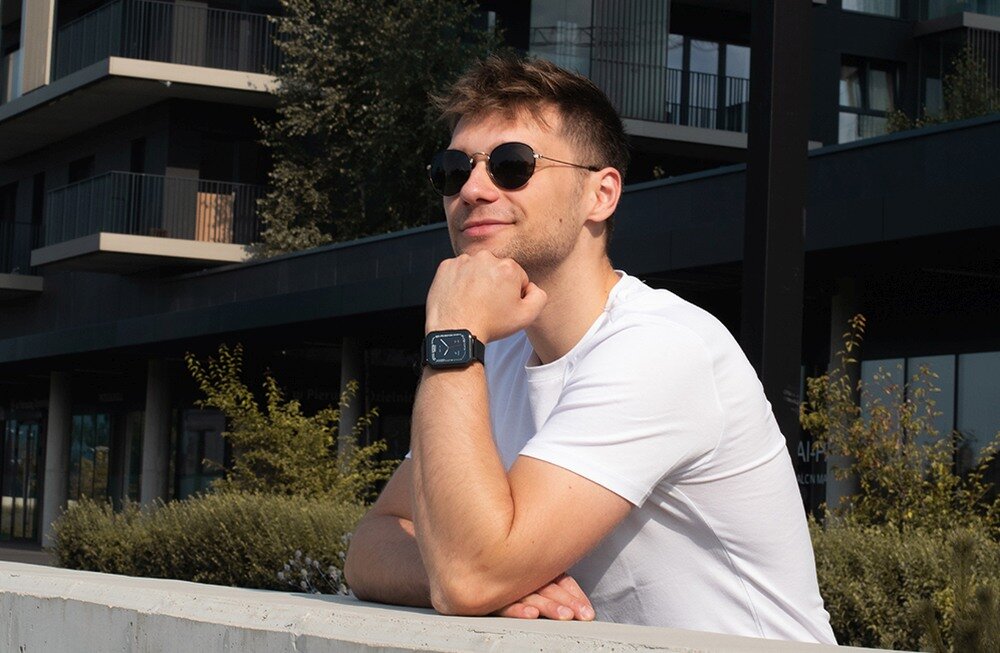 Smartwatch MAXCOM FW56 Carbon Pro ekran bateria czujniki zdrowie sport pasek ładowanie pojemność rozdzielczość łączność sterowanie krew puls rozmowy smartfon aplikacja