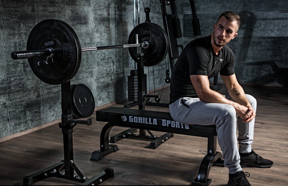 Regulowane stojaki na sztangę GORILLA SPORTS - przysiady bez asysty