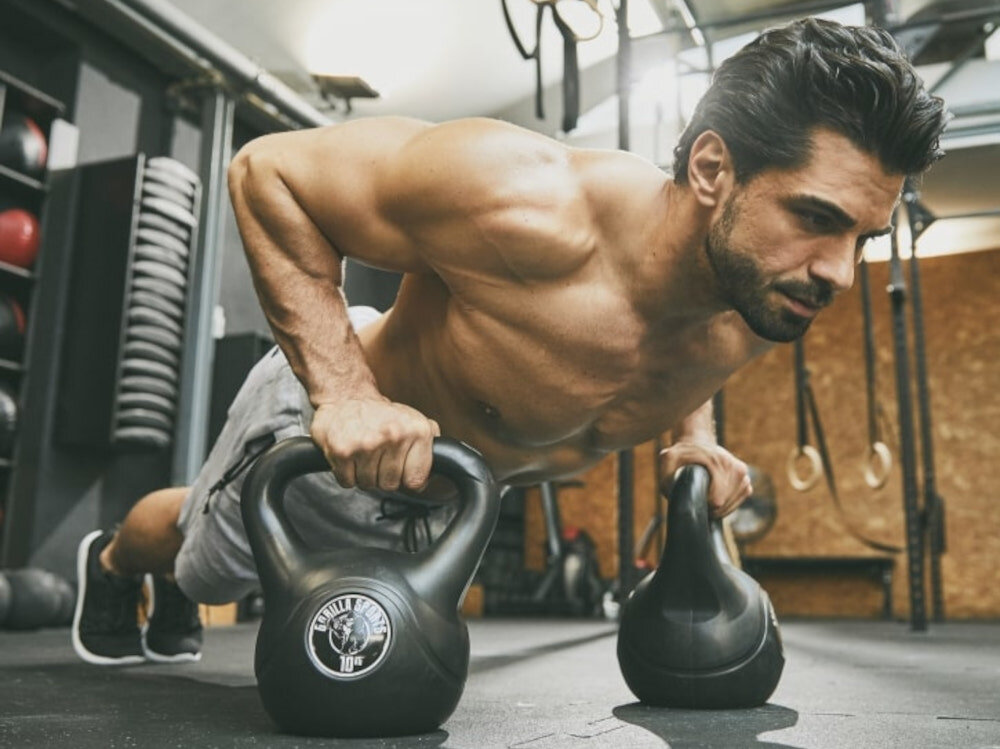 Kettlebell GORILLA SPORTS 2493 12 kg ergonomicznie zaprojektowany uchwyt duza raczka grubosc 4 cm