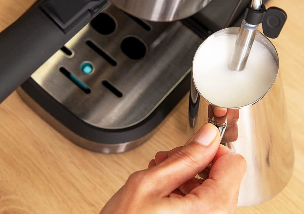 Ekspres CECOTEC Cafelizzia 890 Czarny Kremowa pianka z mleka Regulowany spieniacz przygotowanie mleka o różnej konsystencji lekką piankę do cappuccino lub gęstszą do latte macchiato preferencje