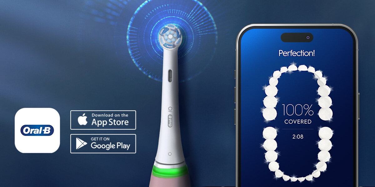 Obraz przedstawia różową szczoteczkę magnetyczną Oral-B iO 6 oraz ekran smartfona z aplikacją pokazującą 100% pokrycia i czas 2:08. Widoczne są również ikony do pobrania aplikacji z App Store i Google Play oraz logo Oral-B.