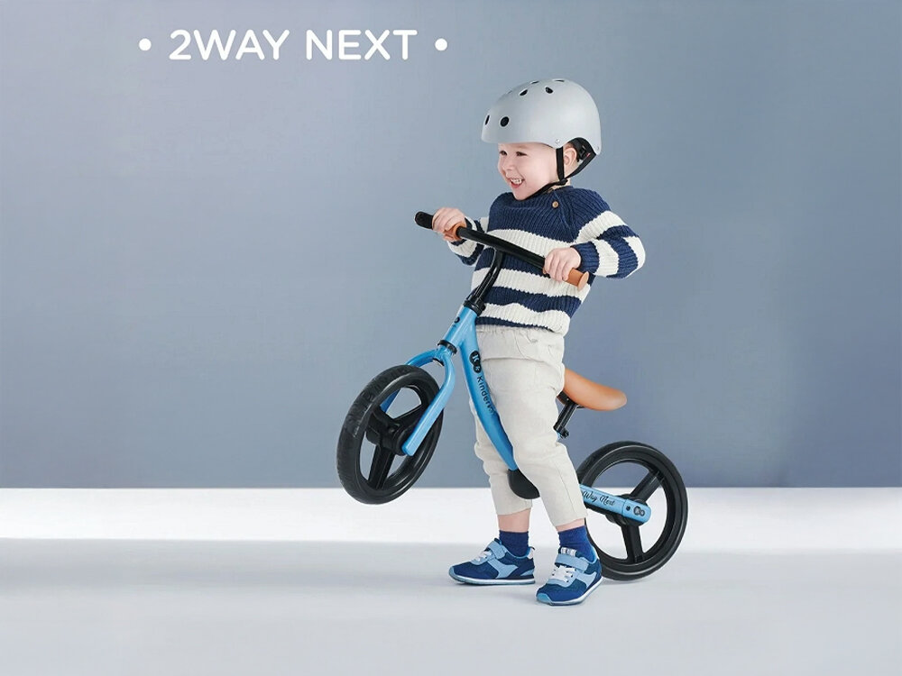 Rowerek biegowy 2WAY NEXT 2022 BLUE pierwsza jazda niebieski rowerek siodełko gumowe uchwyty czarne koła radosny maluch w kasku