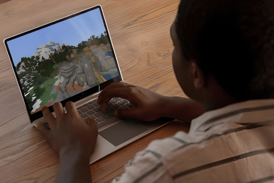 Laptop MICROSOFT Surface Go 3 12.45 i5-1235U 8GB RAM 256GB SSD Windows 11 Home wygoda prostota lekkość wielozadaniowość wyposażenie bateria działanie