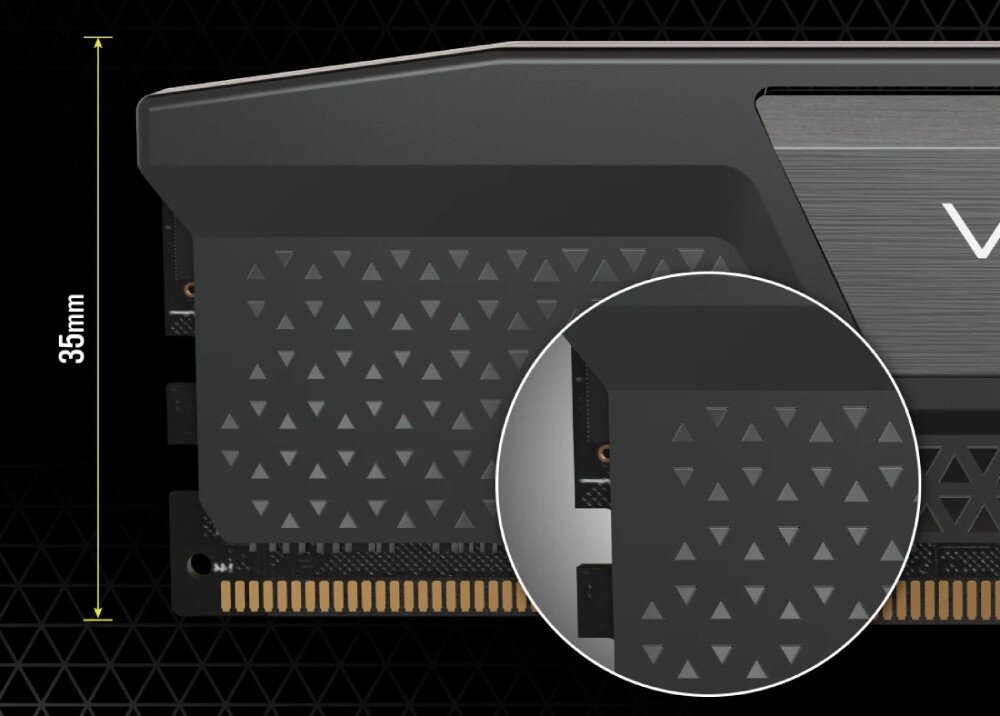 Pamięć RAM CORSAIR Vengeance Zbliżenie na fragment radiatora modułu pamięci z trójkątnym wzorem oraz żółtą linią wymiarową po lewej stronie wskazującą wysokość '35mm'