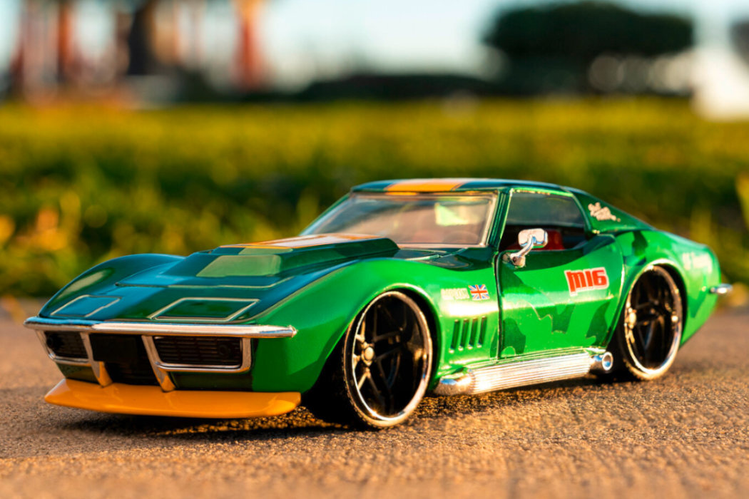Samochód JADA TOYS Street Fighter 1969 Chevrolet Corvette Stingray ZL1 + figurka zabawa ruchomy jazda przygoda realizm