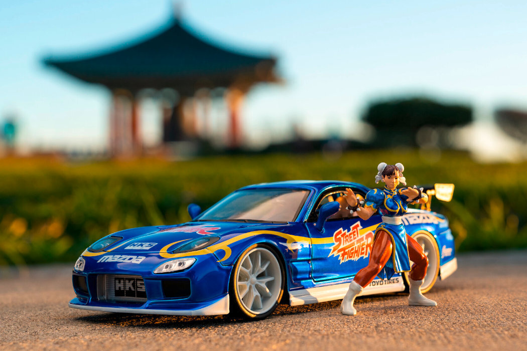 Samochód JADA TOYS Street Fighter 1993 Mazda RX-7 + figurka zabawa ruchomy jazda przygoda realizm