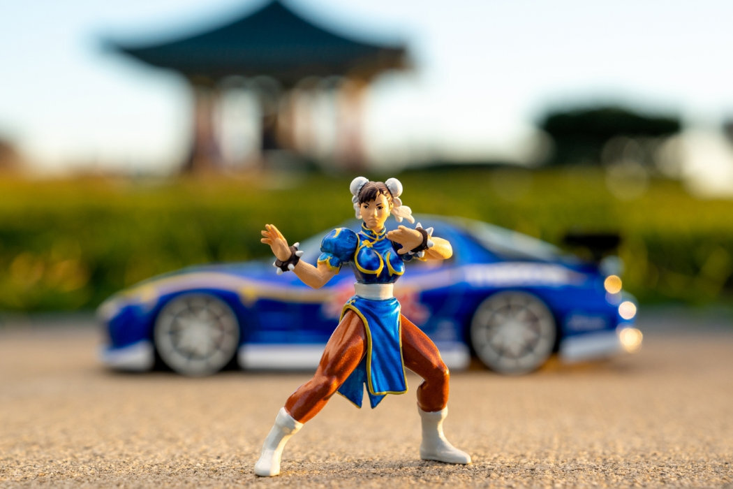 Samochód JADA TOYS Street Fighter 1993 Mazda RX-7 + figurka zabawa ruchomy jazda przygoda realizm